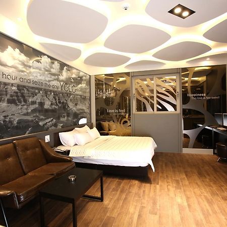 Hotel Yolo Chongnae-dong Exterior foto